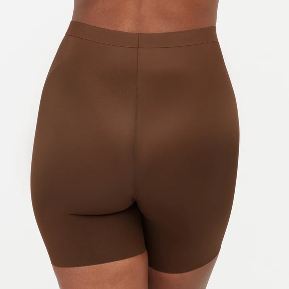 NWOT Spanx Thinstincts 2.0 Girl Short in Chestnut Brown Women’s Large - Picture 2 of 9